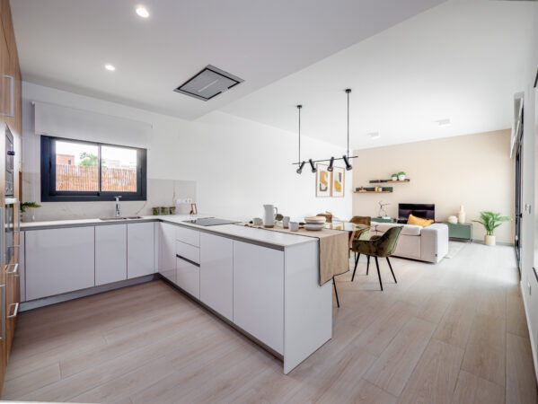 Kitchen & dining area