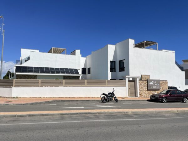 SUPER TOP FLOOR APART LLANA BEACH (10)