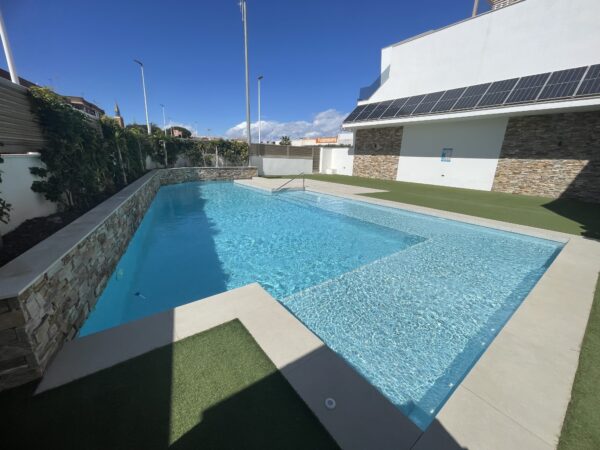 SUPER TOP FLOOR APART LLANA BEACH (14)