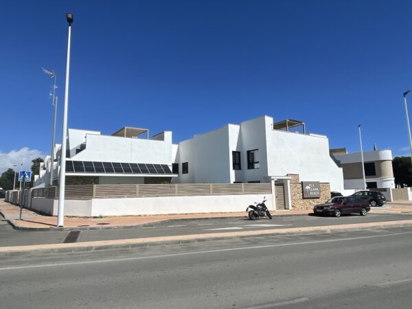 SUPER TOP FLOOR APART LLANA BEACH (8)